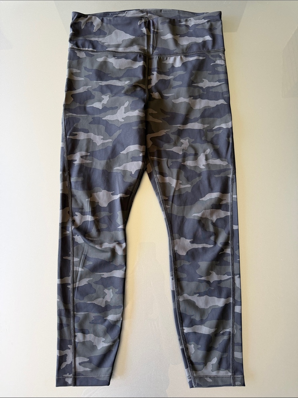 Athleta Ultimate Camo 7/8 Tight medium